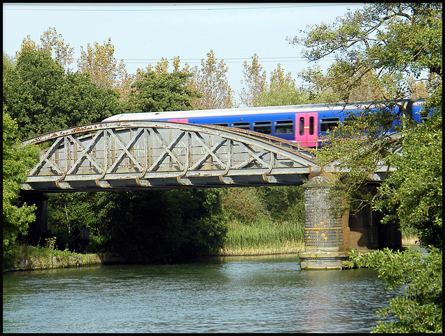 train on Nuneham Bridge