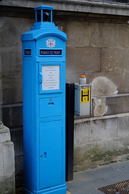 Tiny TARDIS XE-1 40mm Summicron