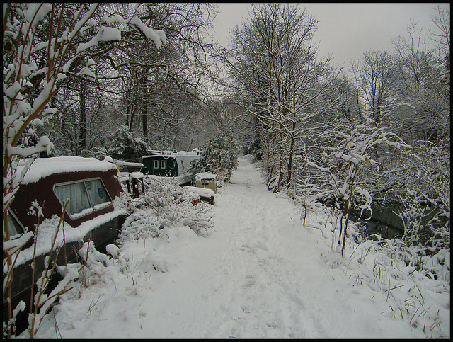 Hythe Bridge path in the snow