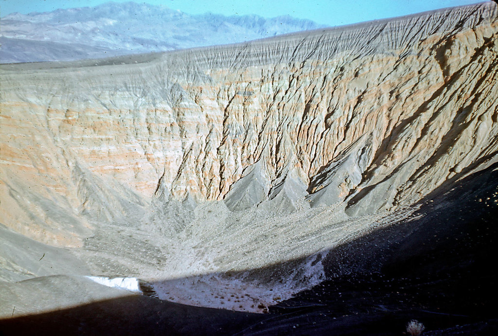 09-Ubehebe_crater-r_adj