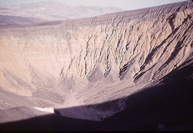 09-Ubehebe_crater_ig_adj