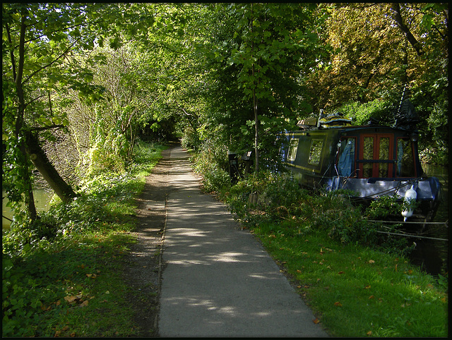 Hythe Bridge canal path