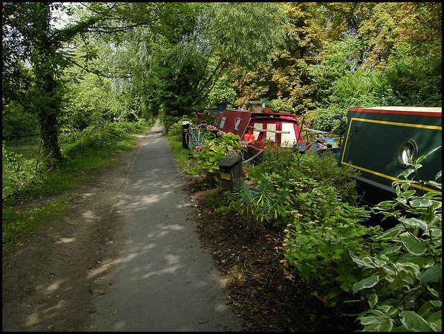 towpath at Hythe Bridge