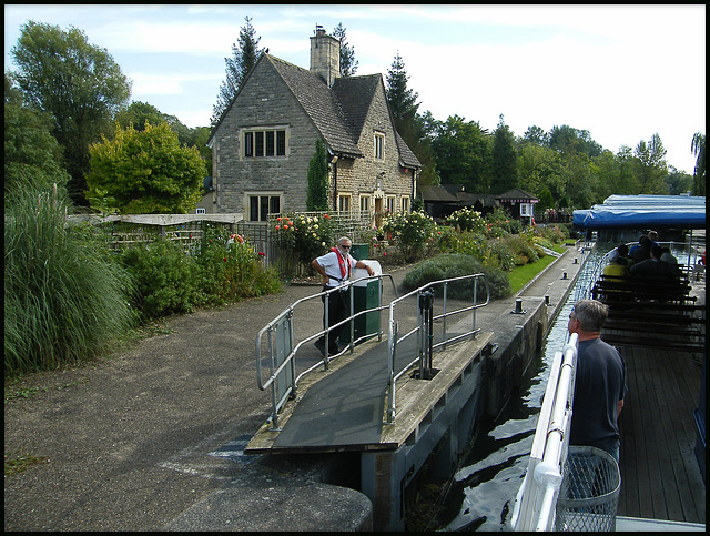 arriving at Iffley Lock