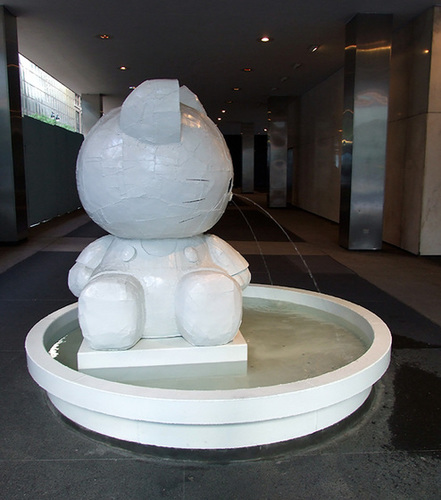 Hello Kitty Fountain by Tom Sachs at Lever House, May 2008