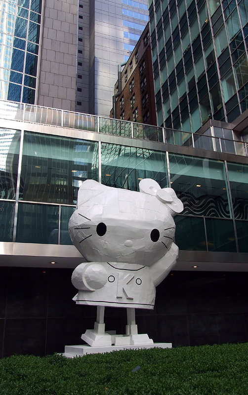 Giant Wind-Up Hello Kitty Sculpture by Tom Sachs in the Courtyard of Lever House, May 2008