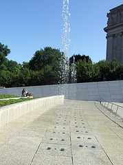 Fountain in front of the Brooklyn Museum, August 2007