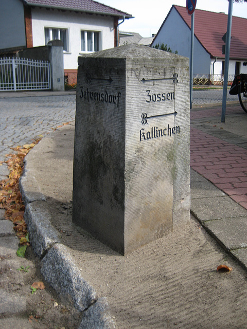 Alter Wegweiser in Schöneiche