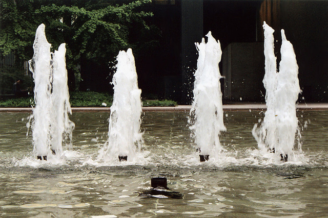 Fountain on Park Avenue, Aug. 2006