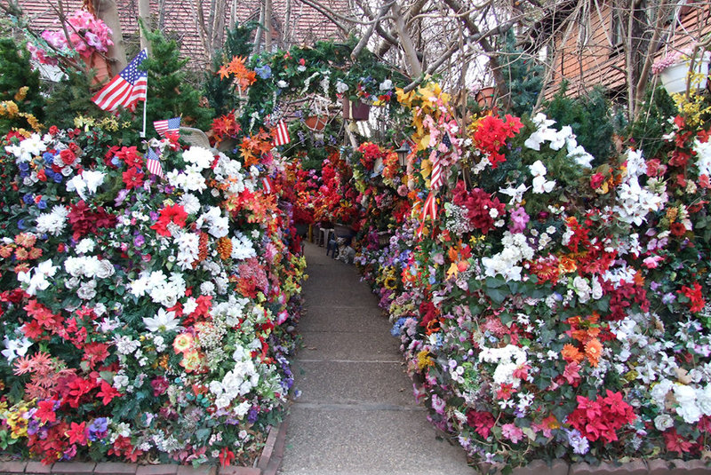 House with Artificial Flowers in Forest Hills Gardens, January 2008