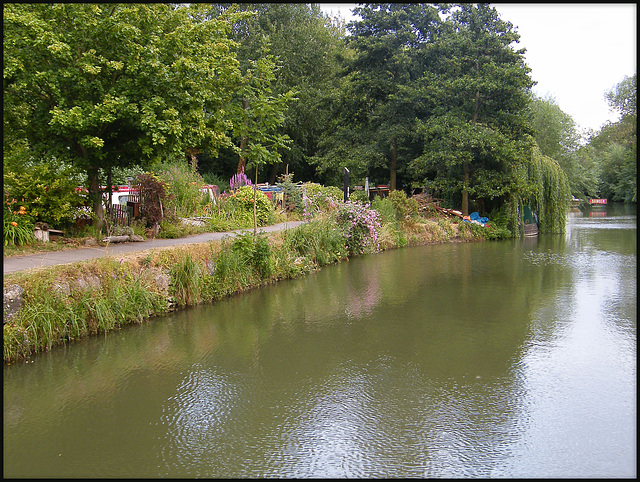 river path at Hythe Bridge