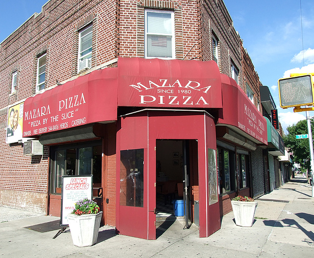 Mazara Pizza on Metropolitan Avenue in Forest Hills, July 2007