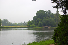 Lago de Vorlico kun Wolf-ponto (Wörlitzer See mit Wolfbrücke)