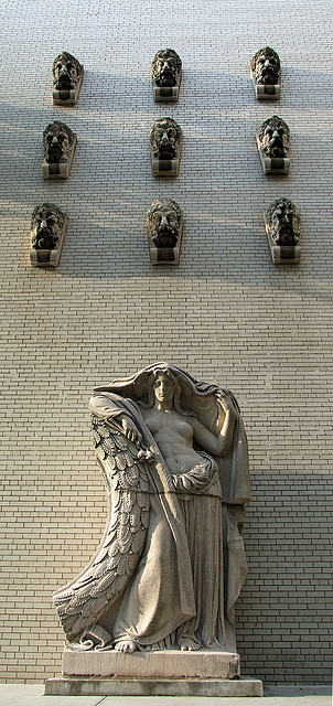 Architectural Sculpture in the Brooklyn Museum Sculpture Garden, August 2007