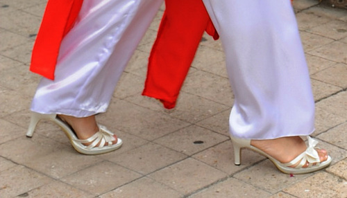 Les talons hauts ont été inventés par une femme qu'on embrassait toujours sur le front." (Marcel Achard)