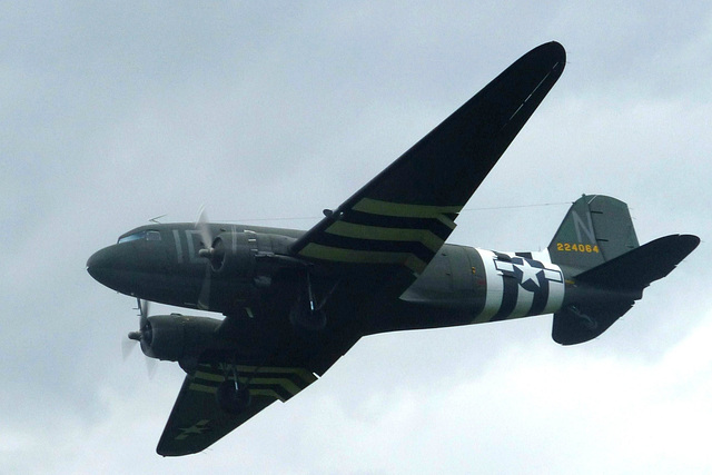 N74589 approaching Lee on Solent - 2 June 2014