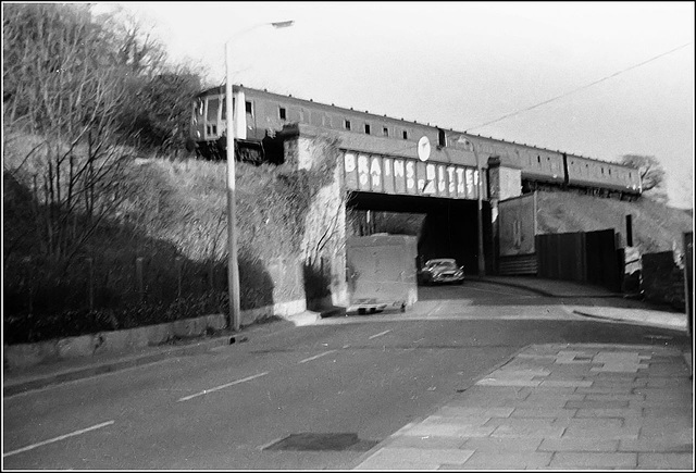 DMU crossing Windsor Rd