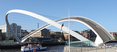 Millenium Bridge, Opened