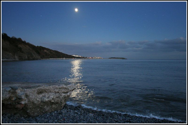 Cold Knap moon