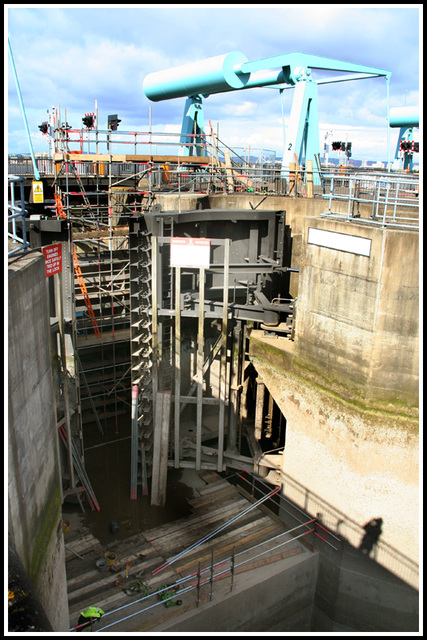 Lock gates