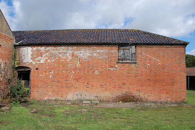 136. Park Farm, Henham, Suffolk . Building E South Wall