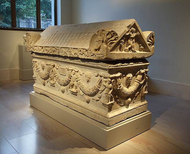 Asiatic Garland Sarcophagus with Lid in the Metropolitan Museum of Art, July 2007