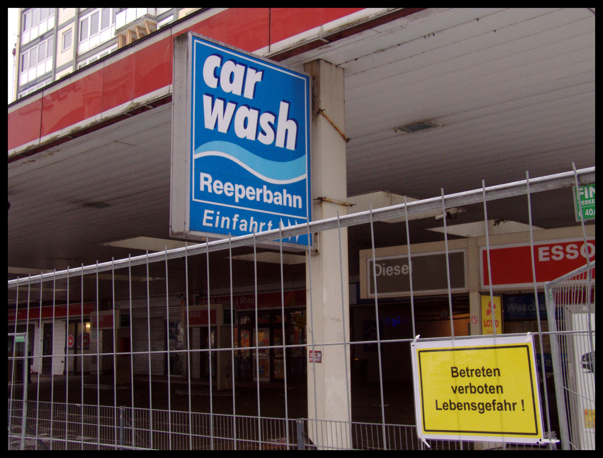 Geschlossene Esso - Tankstelle Reeperbahn