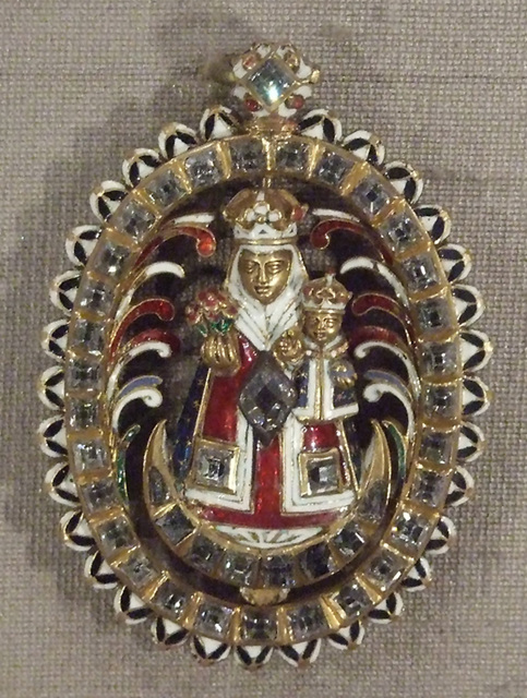 Spanish Pendant of the Virgin and Child in the Metropolitan Museum of Art, July 2011