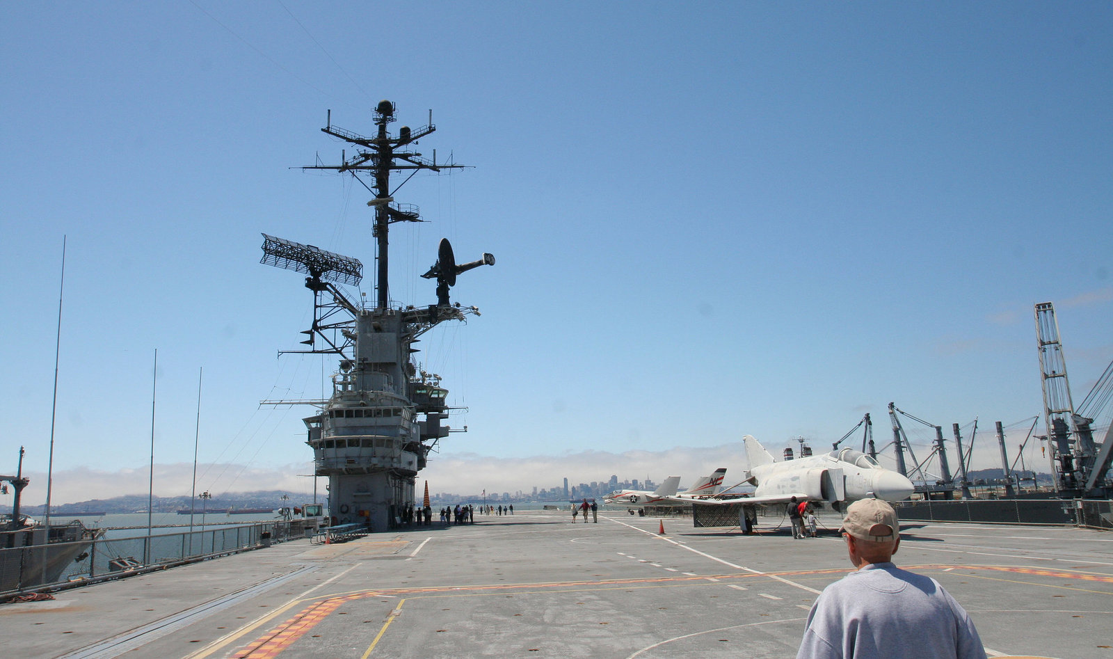 USS Hornet (2947)