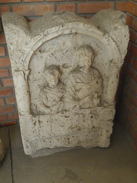 Musée de Sirmium : tombeau d'un père et son fils.