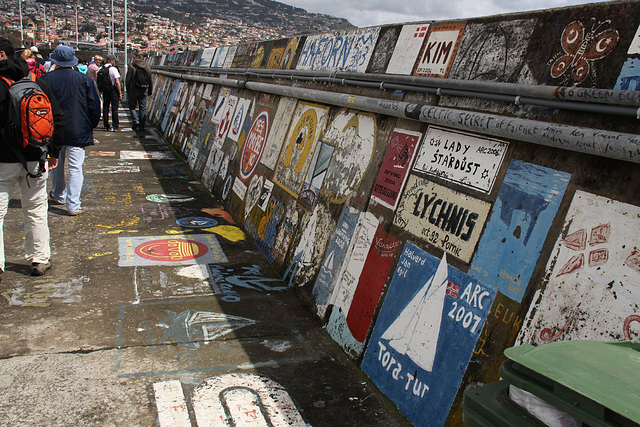 Harbour graffiti