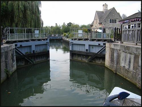 entering Iffley Lock