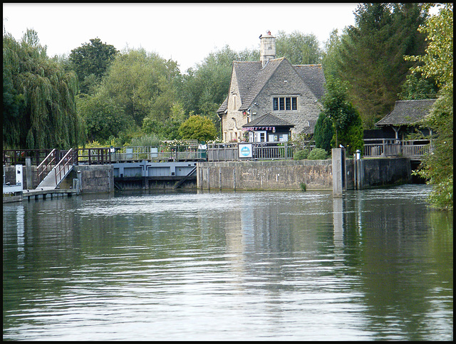 approaching Iffley Lock