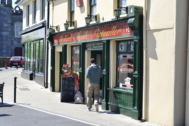 Kilkenny 2013 – Cow selling pork and chicken