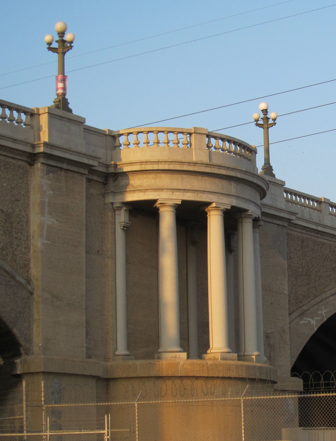 LA River: N Broadway bridge 1304a