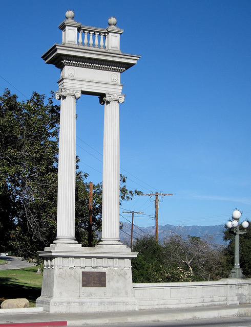 LA River: N Broadway bridge 1809a