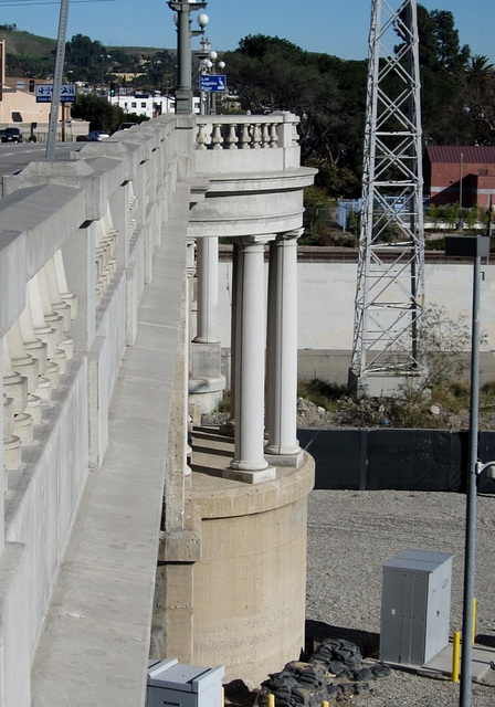 LA River: N Broadway bridge 1810a