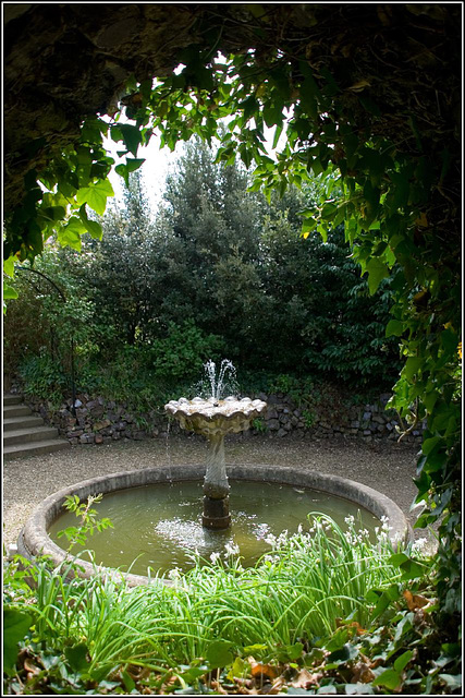 Grotto fountain