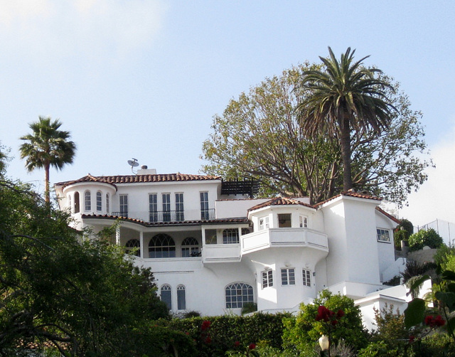 Hollywood Hills 2828a