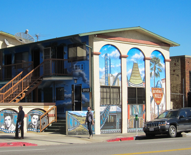 Hollywood Inn Express mural (4188)