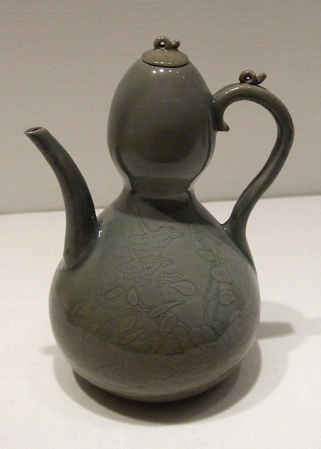 Gourd-Shaped Ewer in the Metropolitan Museum of Art, December 2010