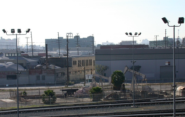 LA River: Oil well, 4th Street Bridge