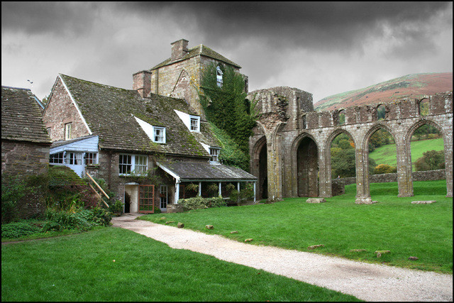 llanthony abbey