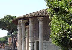 Detail of the Round Temple by Tiber in Rome, June 2012