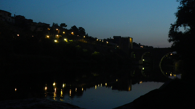 Puerta de Toledo sobre el río / Pordo de Toledo sur rivero