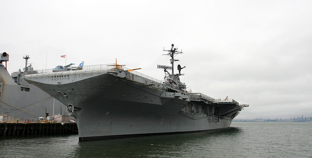 USS Hornet (2760)