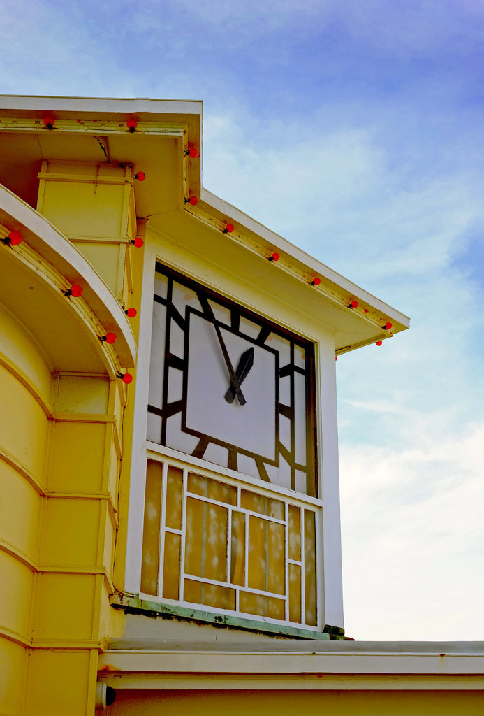 Worthing Pier X-M1 27mm 7