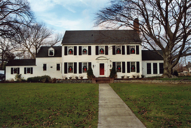 House on South Ireland Place in Amityville Decorated for Christmas, Dec. 2006