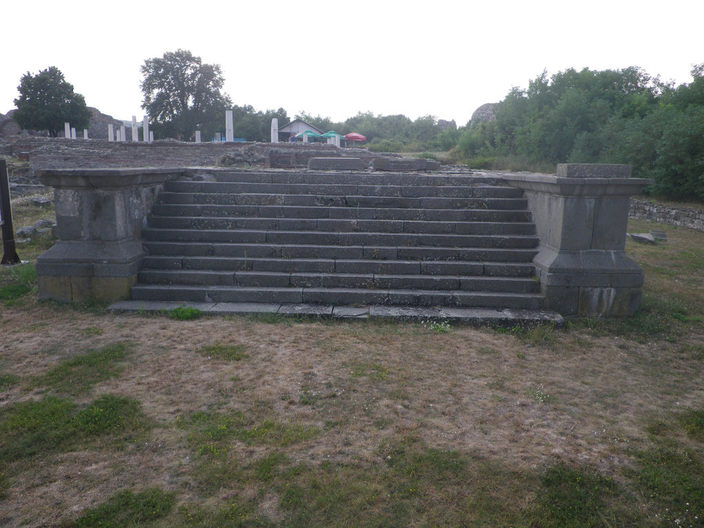 Volée d'escaliers du temple païen.