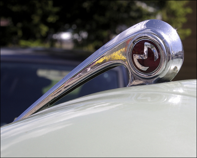 19XX Morris Minor Hood Ornament 00 20120603